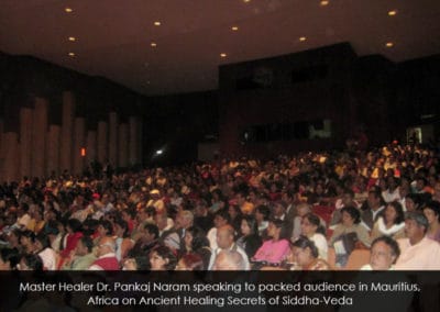 Master Healer Pankaj Naram speaking to packed audience in Mauritius, Africa on Ancient Healing Secrets of Siddha-Veda