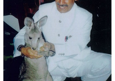 Master Healer Pulse Healing with Kangaroo. The Ancient Healing Secrets His Master Taught Him Have Helped More than 1 Million People from 108 Countries + so Many Animals Too!